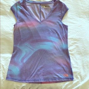 🎉3for40$🎉 THE NORTH FACE v-neck t-shirt